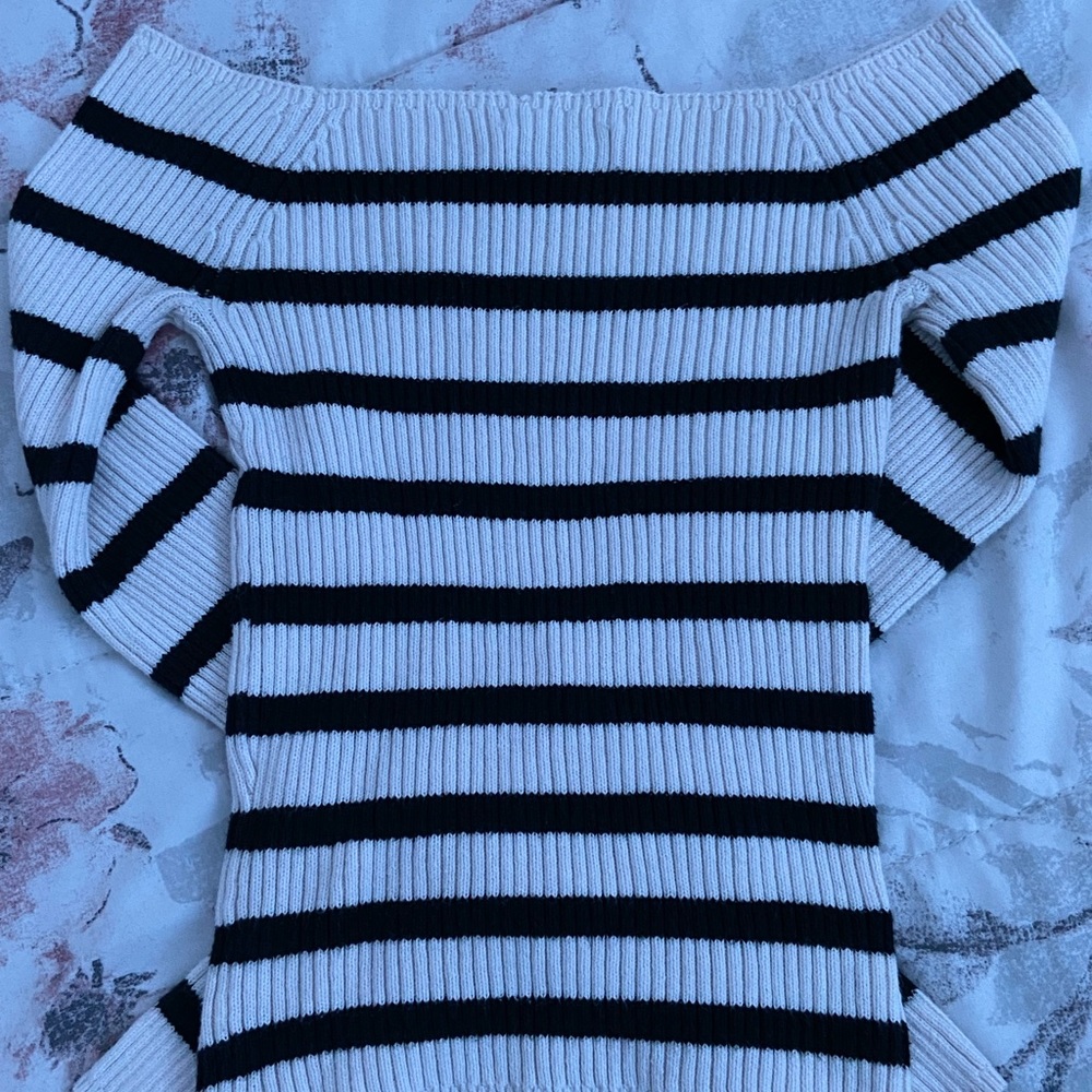 Black and White Striped Hollister Sleeved Top